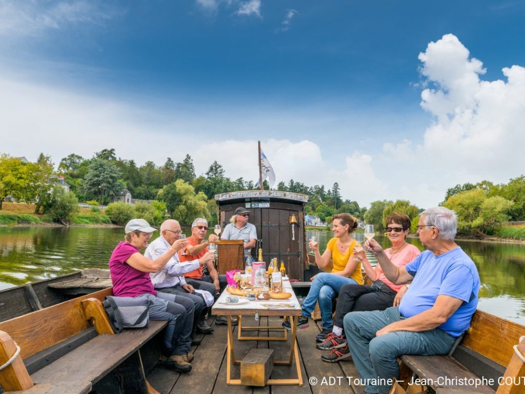 16 degustation sur un bateau les mariniers du jean bricau a veretz sur le cher jean christophe coutand 2031 12 31 medium
